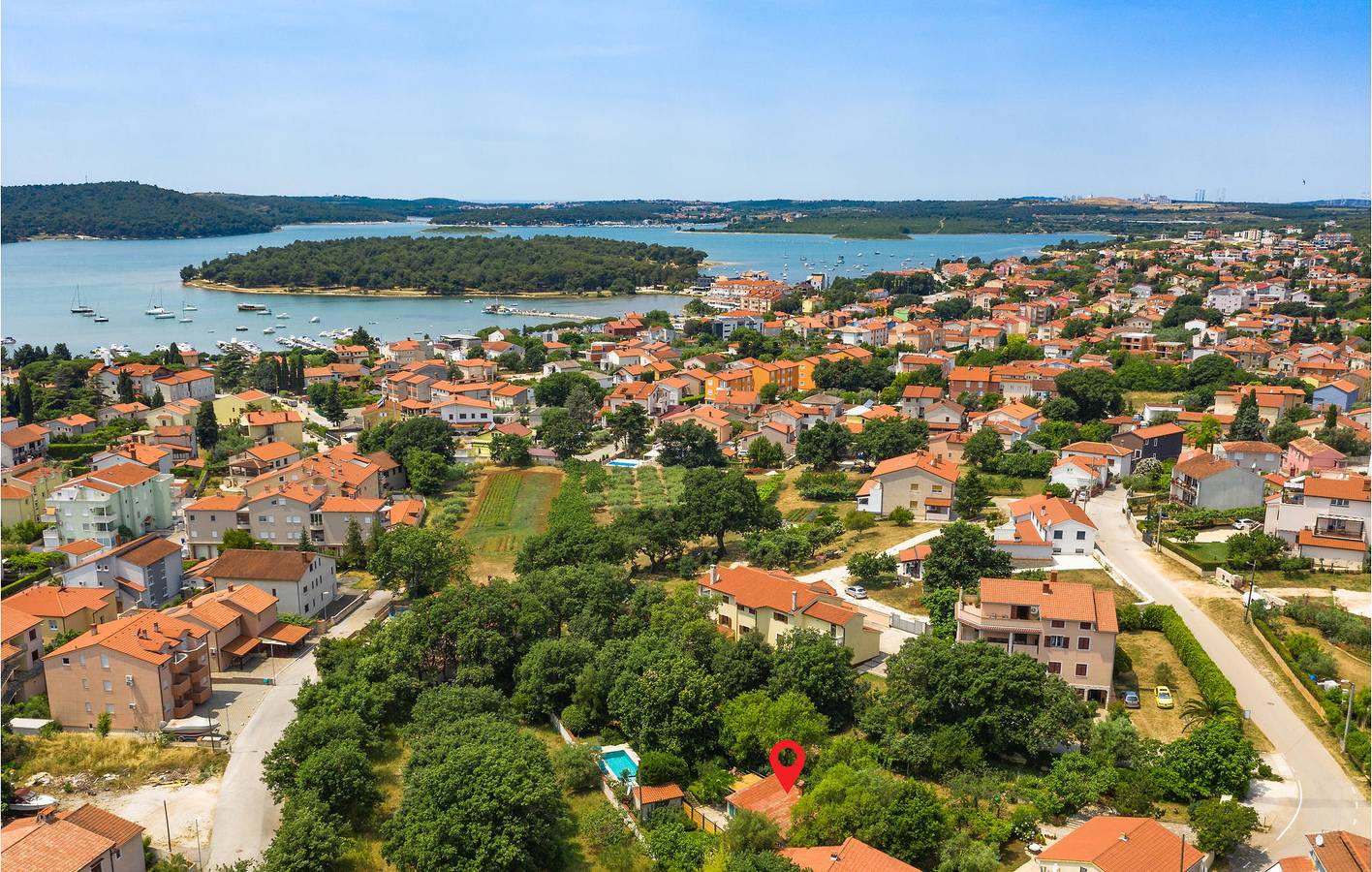 Holiday home for 6 people with terrace in Medulin City, Medulin