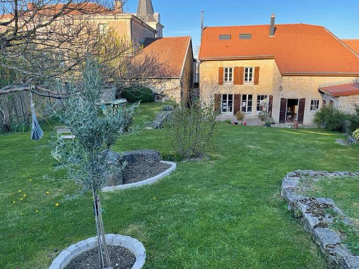 Location de vacances pour 8 personnes, avec terrasse à Saint-Maurice-sous-les-Côtes