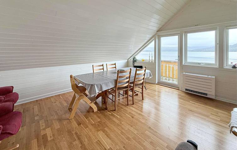 Ganze Ferienwohnung, Ferienwohnung für 10 Personen mit Garten in Finnøy