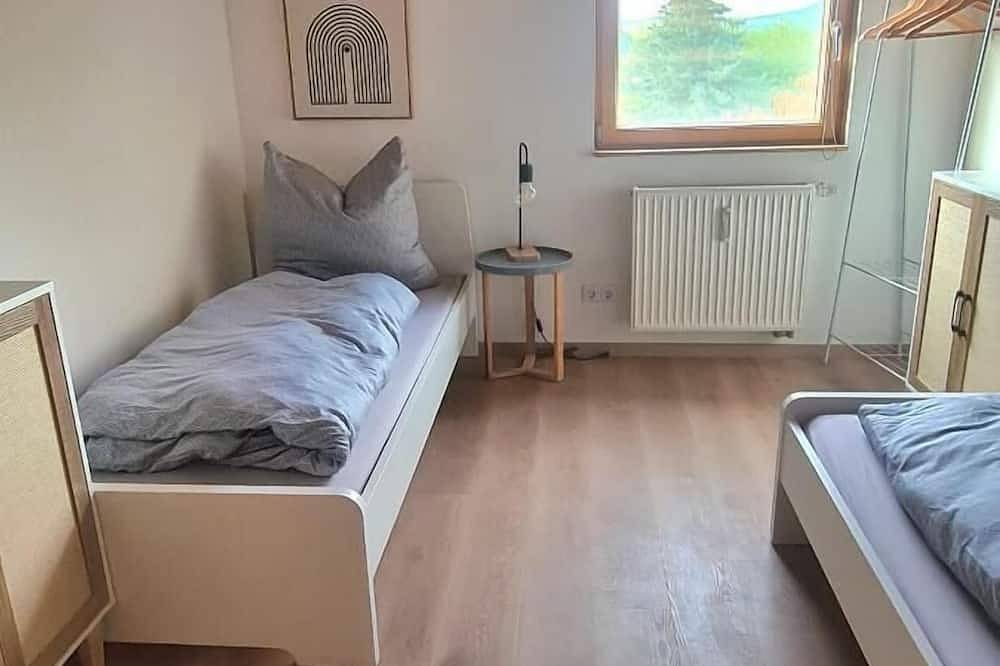 Ganze Wohnung, Großzügige Ferienwohnung 75qm mit lichtdurchfluteter Atmosphäre in Bad Staffelstein, Oberes Maintal - Coburger Land