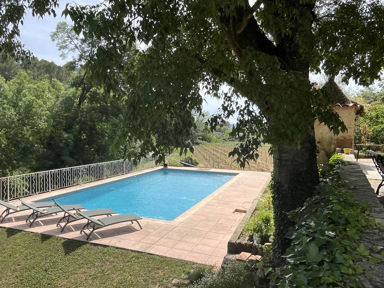 Campagne la Rivière, ambiance bucolique pour 4 à 6 personnes, piscine privée, wifi in Cotignac, Región Brignoles