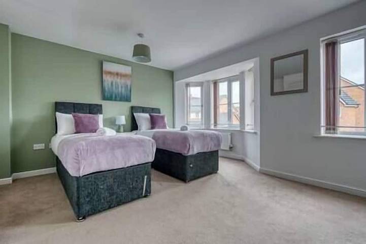 Beautiful 5 Bed House Free WIFI in Coventry, Birmingham e dintorni