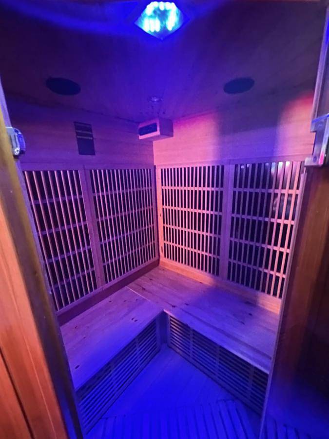 Gîte pour 2 personnes, avec terrasse et sauna ainsi que jardin et jacuzzi à Saint-Savin (Gironde) - 2