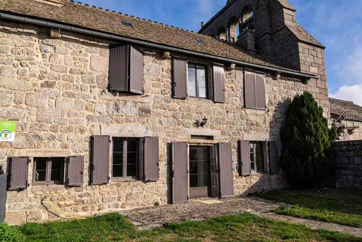 Gîte pour 7 personnes, avec jardin et piscine dans L'Aubrac