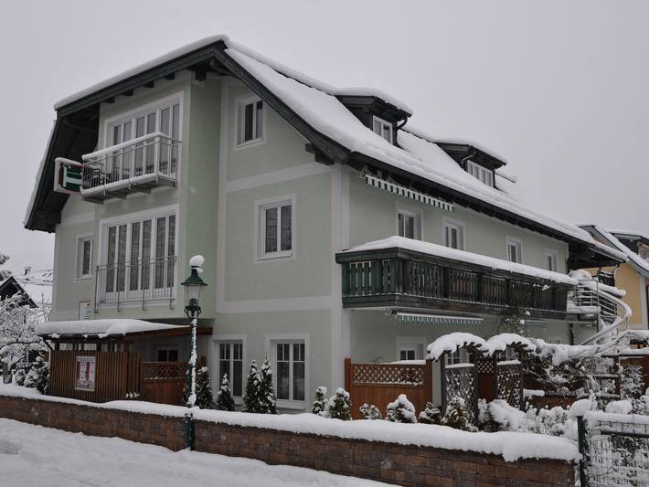 Ferienwohnung für 3 Personen, mit Terrasse und Ausblick, kinderfreundlich in Strobl