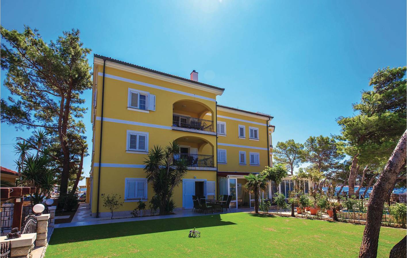 Ganze Ferienwohnung, Ferienwohnung für 5 Personen mit Terrasse in Banjol, Rab