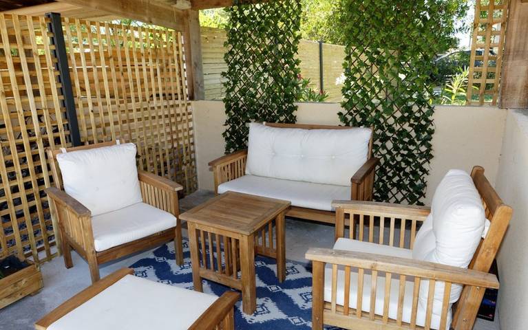 Gîte pour 12 personnes, avec jardin ainsi que jacuzzi et terrasse à Saint-Savin (Gironde)