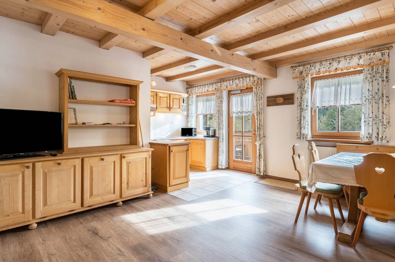 Ganze Wohnung, Ferienwohnung 'Kranebitterhof Edelweiss' mit Bergblick, Gemeinschaftsgarten und Wlan in Olang, Dolomiti Superski