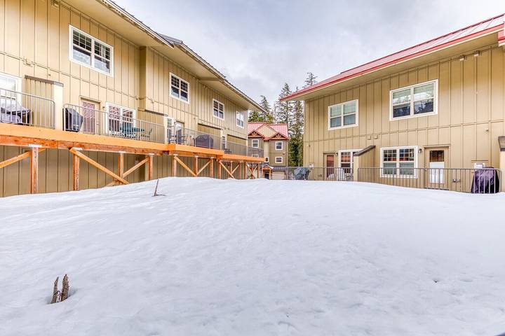 Vacation rental for 8 people, with pool and balcony as well as sauna and hot tub in Government Camp