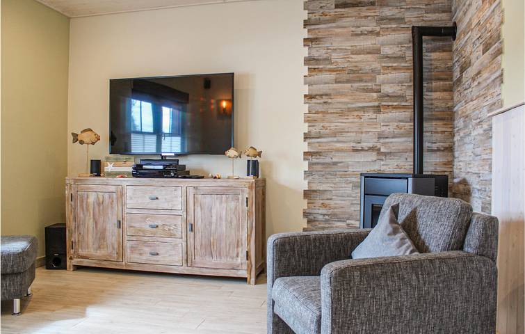 Ganze Ferienwohnung, Gemütliches Apartment mit Parkplatz, TV & Terrasse - 2km zum Strand in Wiesmoor, Landkreis Aurich
