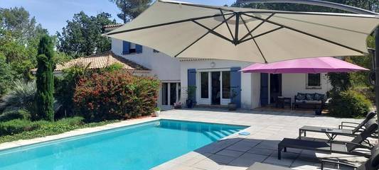 Gîte pour 2 personnes, avec piscine et jardin à Le Luc