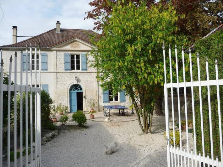Cottage pour 2 personnes, avec jardin et piscine ainsi que terrasse et vue dans Jaucourt