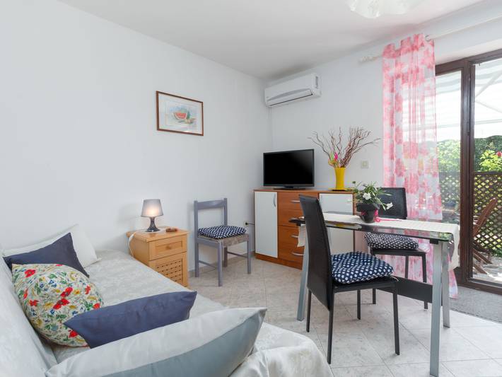 Ferienwohnung für 3 Personen, mit Terrasse und Garten in Kosinozici - 3