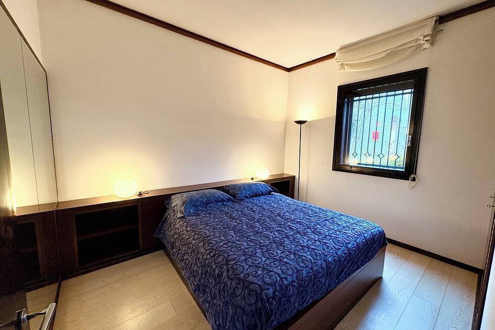 Ganze Wohnung, Lèsia Oasis - The House on the Lake - beach and pool in Lesa, Lago Maggiore (Piemont)