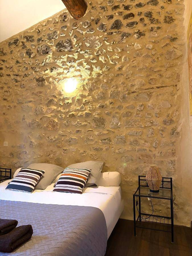 Hôtel pour 2 personnes, avec vue et jardin ainsi que piscine et terrasse à Saint-Geniès-de-Malgoirès - 3