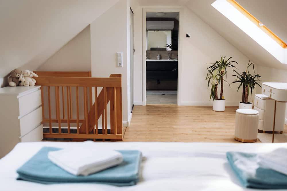Ganze Wohnung, Moderne Maisonette-Ferienwohnung We5 mit Terrasse und kostenlosem Parkplatz in Reichenbach, Chemnitz und Umgebung