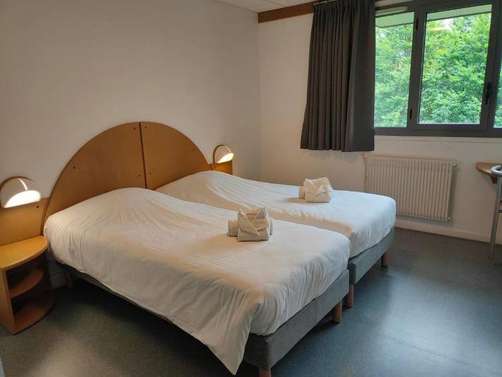 Parc de vacances pour 4 personnes, avec piscine ainsi que terrasse et bassin pour enfant en Auvergne - 3