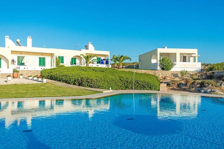 Ferienwohnung für 5 Personen, mit Balkon und Whirlpool sowie Garten und Pool