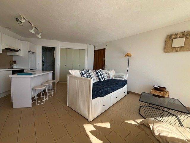 Ganze Ferienwohnung, Gaou Bénat Domaine privé - Appartement T2 Vue Mer climatisé - pour 4 personne in Cap Bénat, Bormes-les-Mimosas