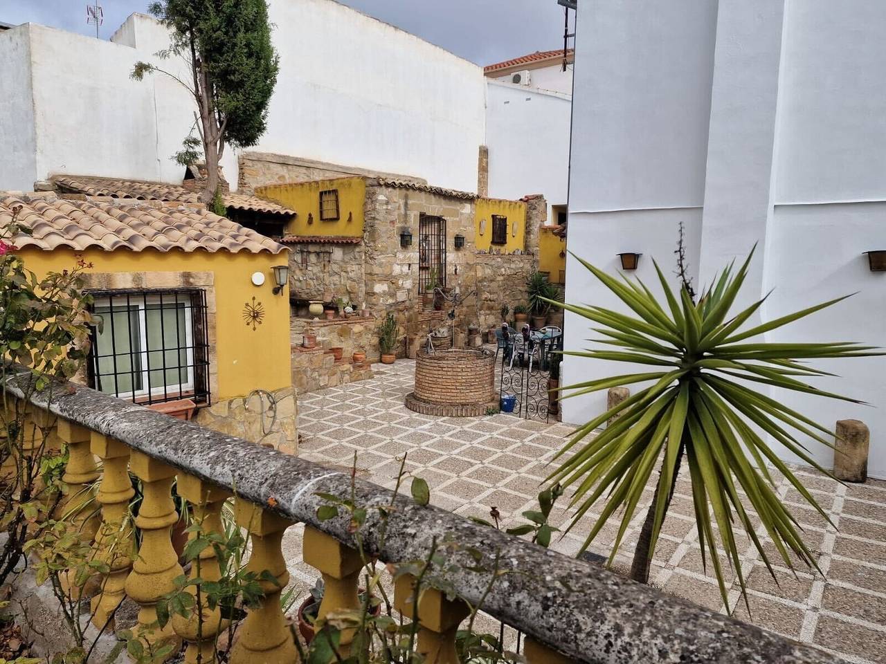 Casa Emilia: Rural Retreat with Private Terrace, Garden, and Wi-Fi in Baeza, Jaén Provins