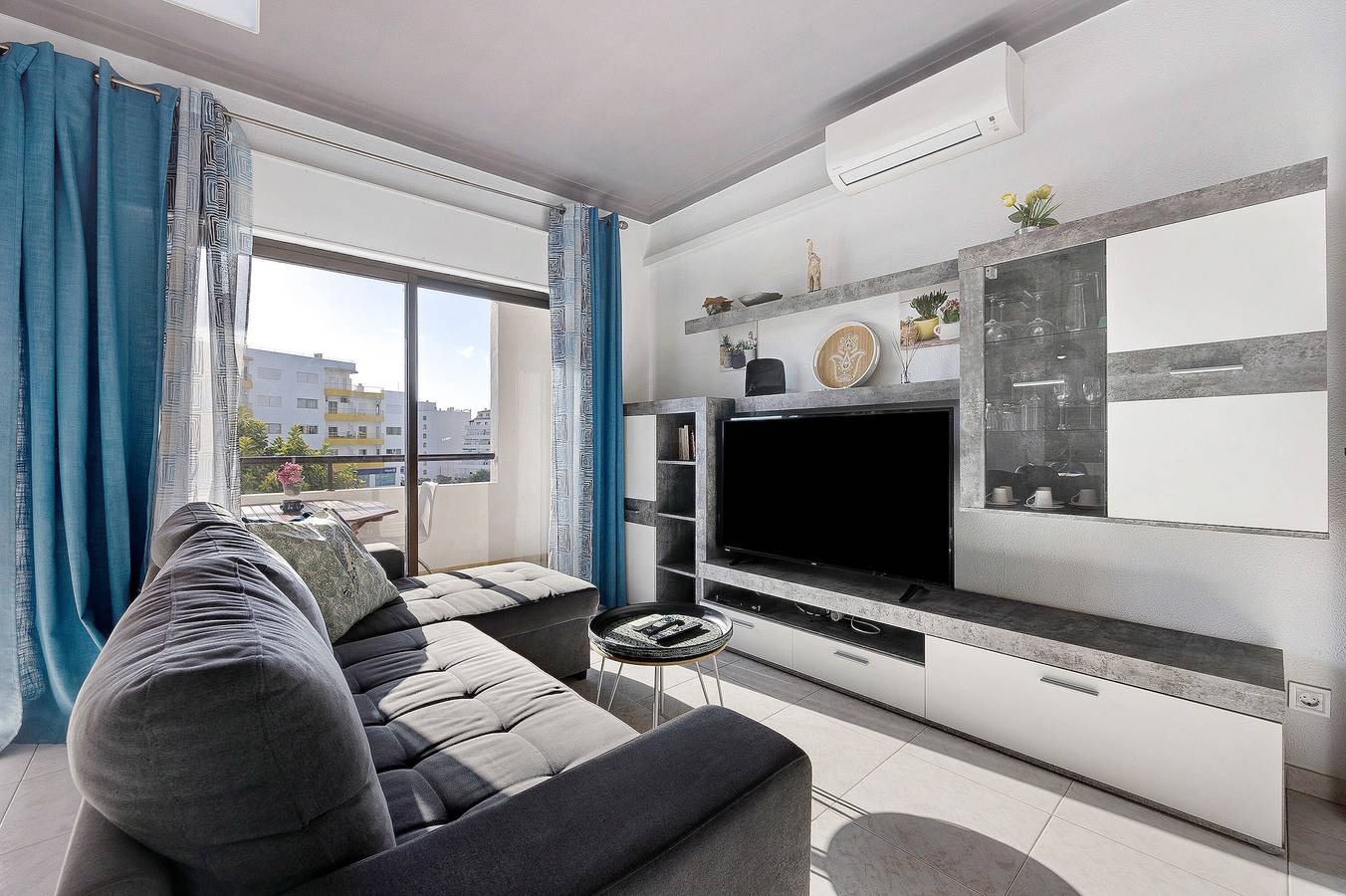 Entire apartment, Apartment "Refúgio Praia da Rocha" with Sea View, Balcony & Wi-Fi in Praia da Rocha, Portimão