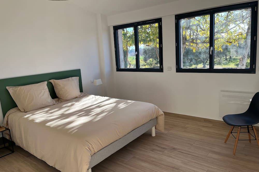 Entire apartment, Magnificent T2 Furnished House in Éguilles, Aix-en-Provence region