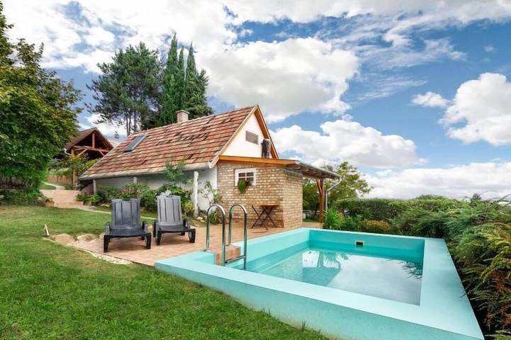 Ferienhaus für 9 Personen, mit Garten und Pool, mit Haustier