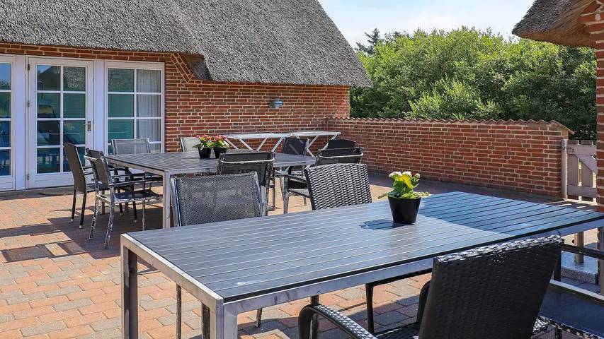 Feriehus for 19 personer, Jacuzzi og Terrasse i tillegg til Badebasseng og Sauna i Ulfborg