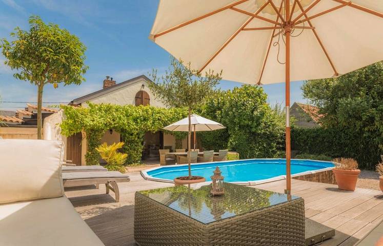 Ferienhaus für 8 Personen, mit Ausblick und Pool sowie Garten und Seeblick - 1