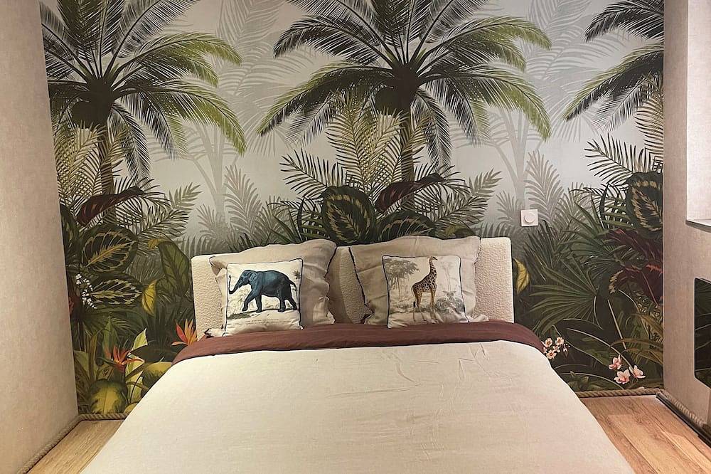 Entire apartment, In the heart of Le Beausset T2 47M² ground floor Renovated and equipped in the city center in Le Beausset, Toulon region