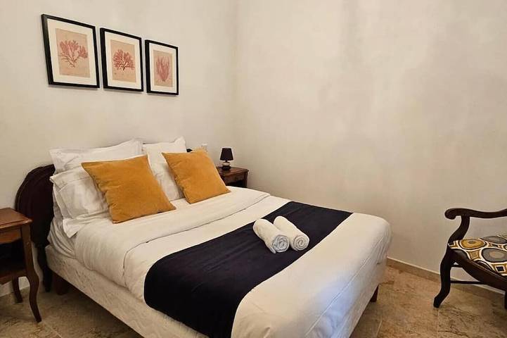 Appartement entier, Bel & ancien appartement T3 rénové dans Sartène in Sartène, Arrondissement de Sartène