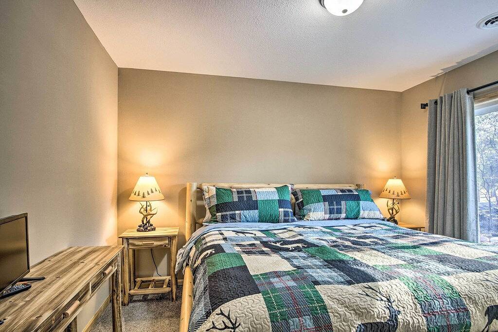 Breezy Point Cabin w/ Fire Pit - Walk to Lake in Breezy Point, Crow Wing County