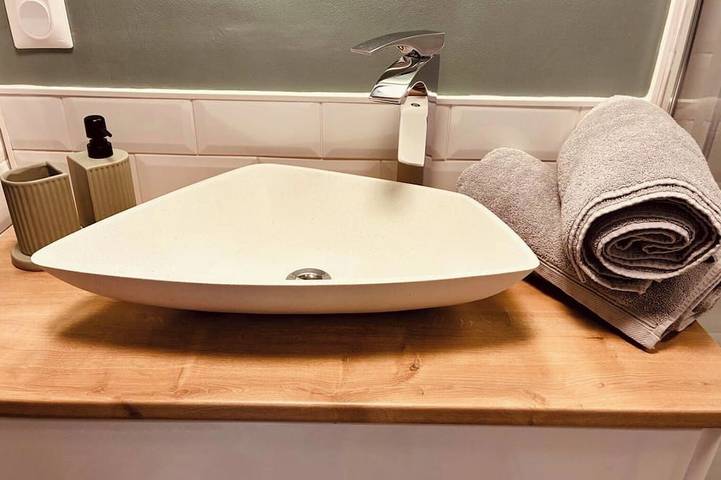 Apartamento entero, A quiet, authentic 1808 studio near Puy du Fou in Mauléon, Valle del Loira