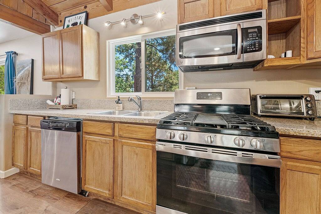 The Big Bear Arms - 7Br / 4Ba / Spielzimmer / Billardtisch / Whirlpool / Kostenloser 2-Stunden-Fahrrad- / Kajakverleih in Moonridge, Big Bear Lake