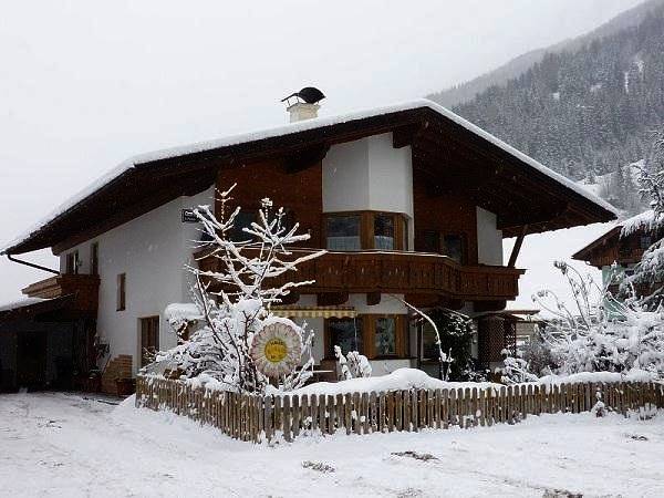 Hütte für 4 Personen, mit Ausblick und Balkon, kinderfreundlich im Stubaital - 2