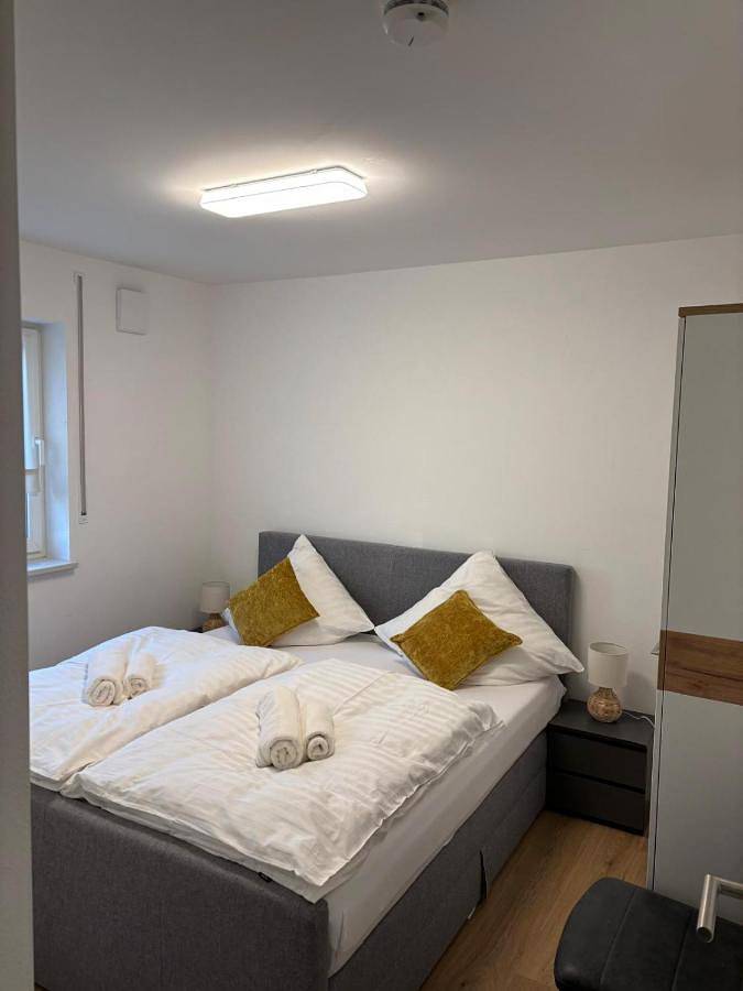 Ganze Wohnung, Two-Bedroom Apartment with Balcony in Maxhütte-Haidhof, Ostbayern