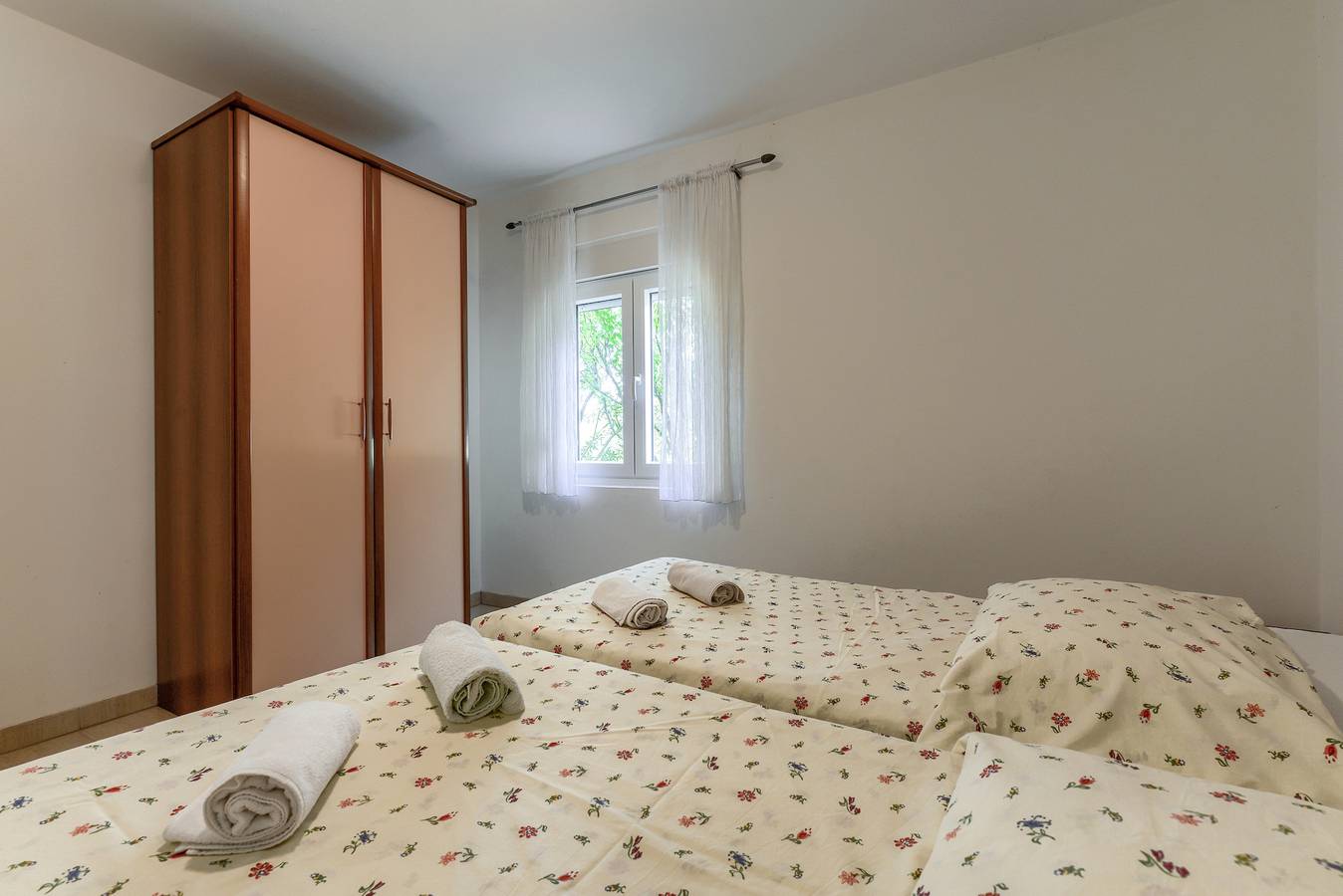 Ganze Ferienwohnung, Wohnung für 2+3 Personen mit Privatsphäre in Ljubac, Zadar