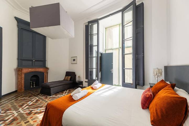Appartamento intero, Split Level 4 Bedroom/3 Bath/8 sleeps in Barcelona Centre, Barcellona