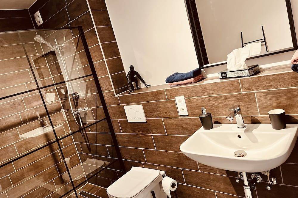 Ganze Wohnung, Stylische Fewo in einer Neubauvilla 76qm+Terrasse in Montabaur, Lahn-Taunus