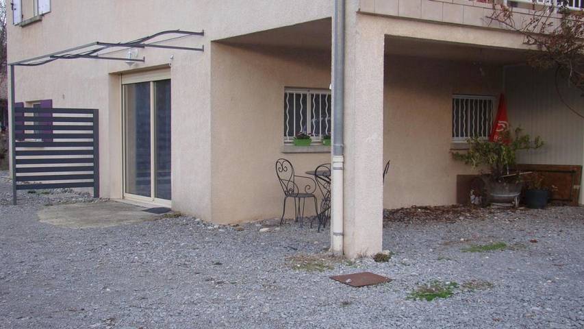 Gîte pour 4 personnes, avec piscine et jardin à Lablachère