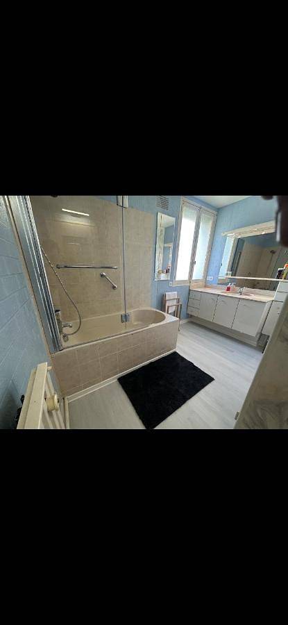 Family Room with Balcony in Castres, Région de Castres