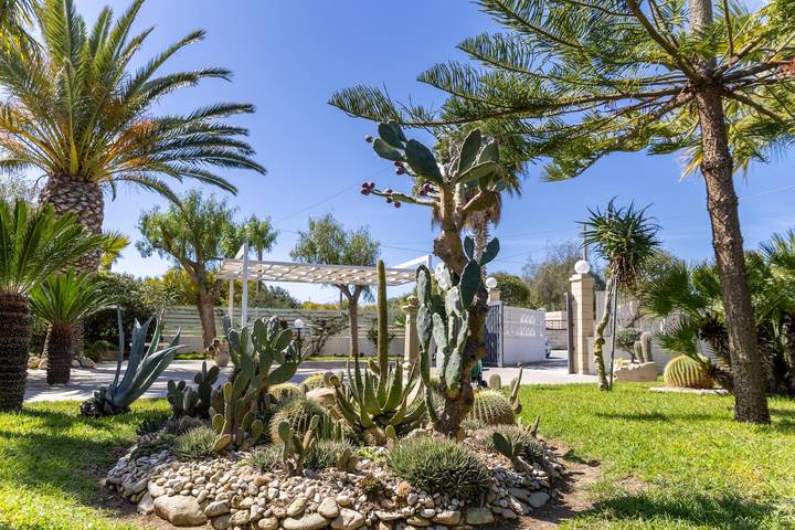 Villa 'Forino Ragusa' con terrazza privata, Wi-Fi e aria condizionata in Santa Maria del Focallo, Ispica
