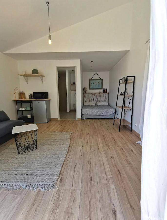 Appartement entier, Jolie suite baignée de lumière in Châteauneuf-Val-Saint-Donat, Région de Forcalquier