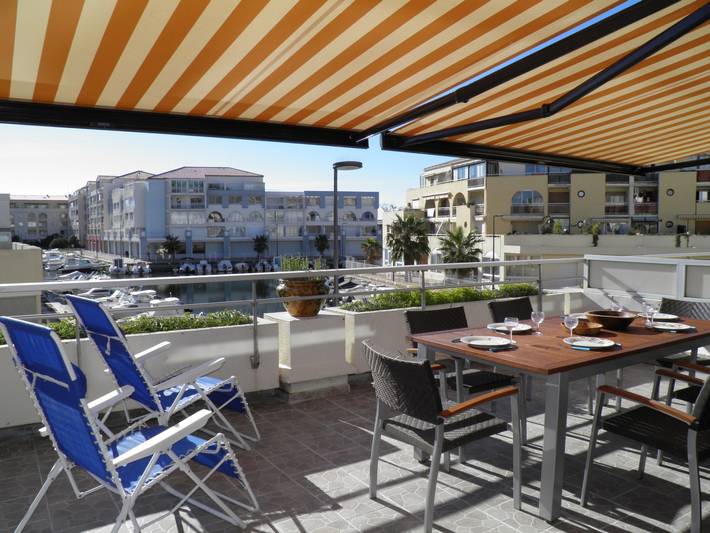 Gîte pour 6 personnes, avec terrasse dans Plage de La Corniche
