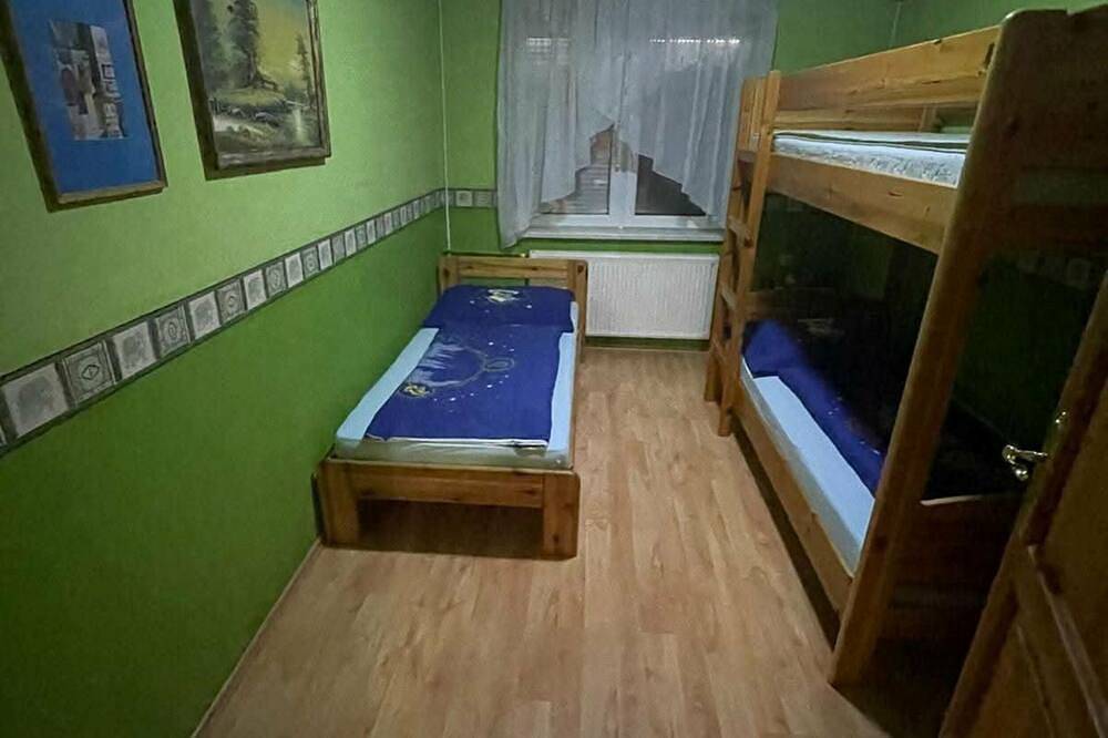 Sehr schönes Ferienhaus mit grossem Pool uneinichtbares Grundstück in Balatonszentgyörgy, Plattensee Südufer