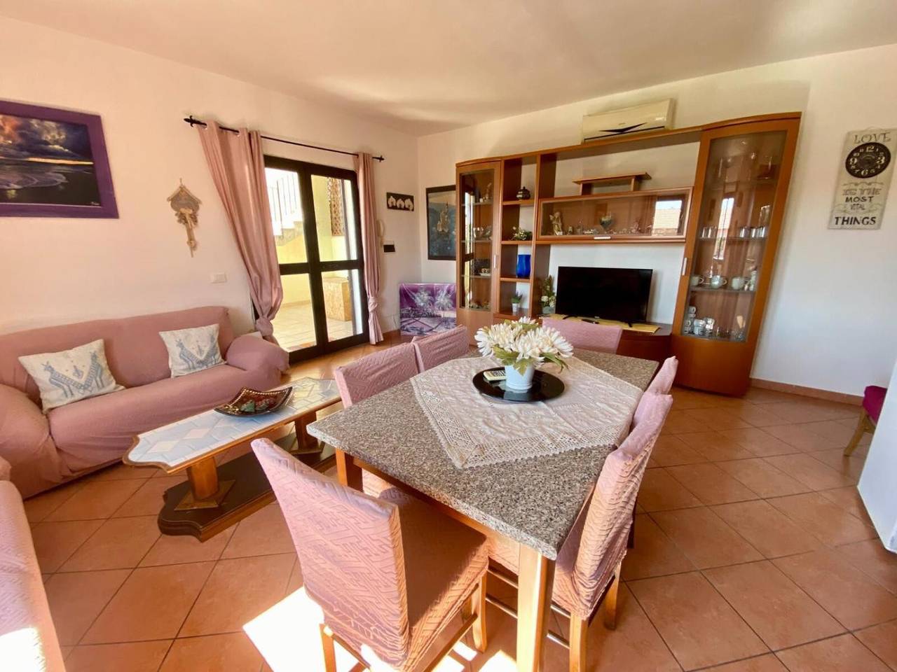 Entire apartment, Apartment 'Pupureddu Con Terrazza' with Private Terrace and Air Conditioning in Olbia, Gallura