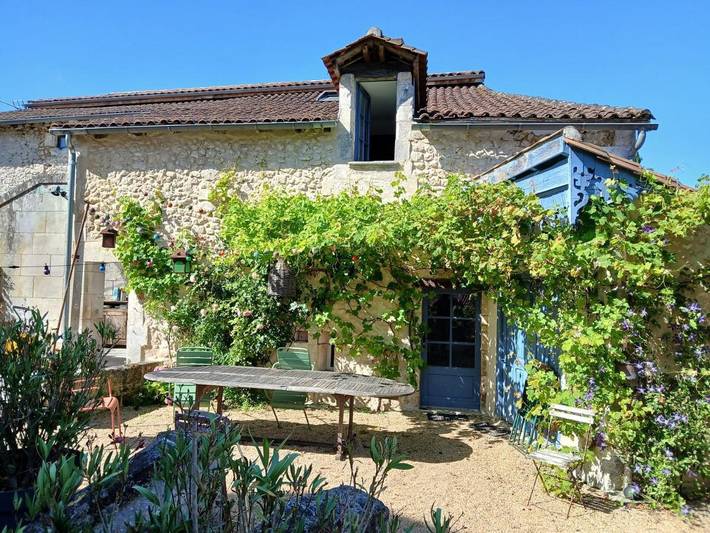 Location de vacances pour 8 personnes, avec vue et jardin à Bourdeilles - 3