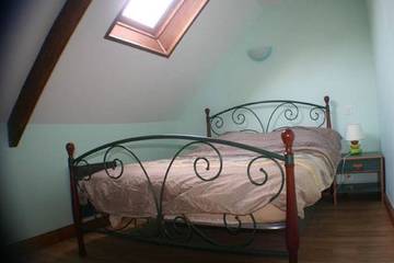 Gîte pour 6 personnes, avec piscine et jardin à Plounévez-Moëdec