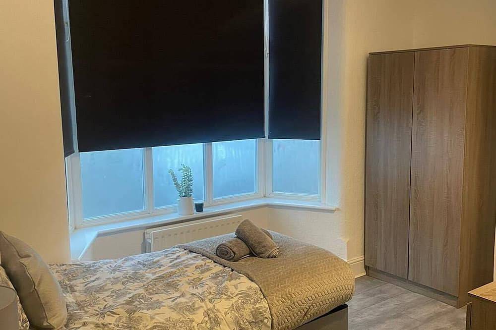 Abington Park 5 Bedrooms with en-suite in Northampton, Northamptonshire