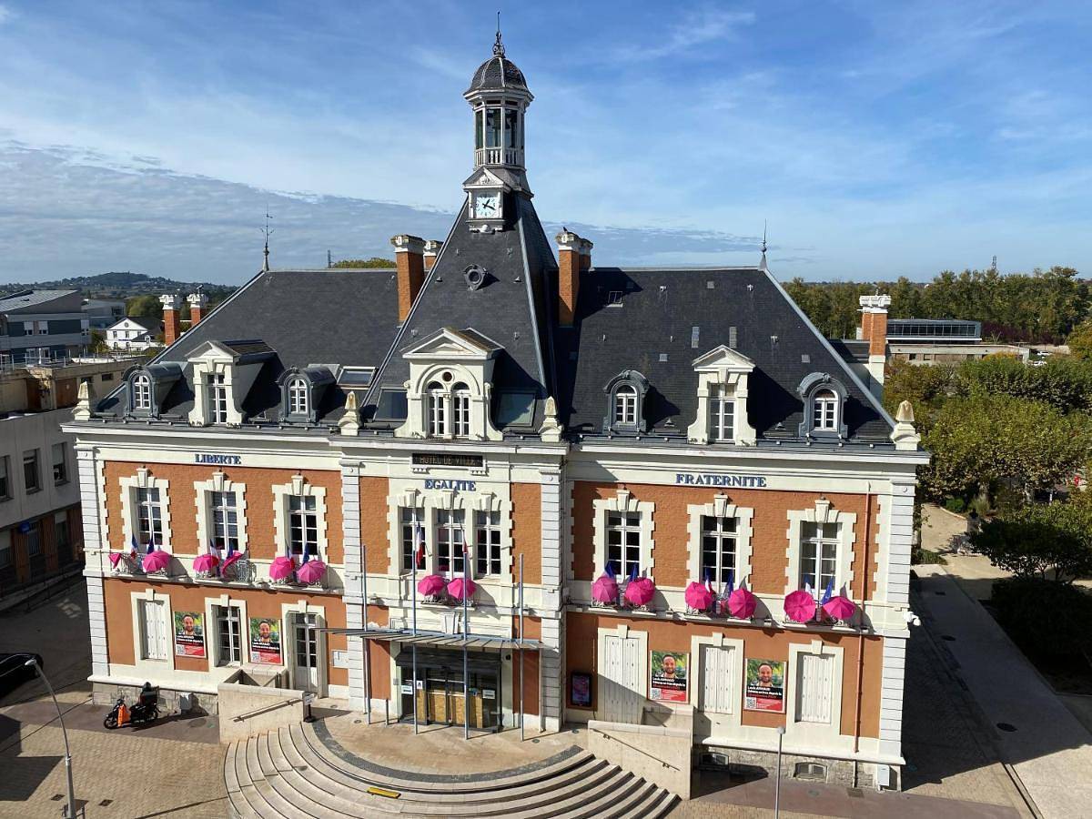 Appartement entier, One-Bedroom Apartment in Montceau-les-Mines, Région de Chalon-sur-Saône